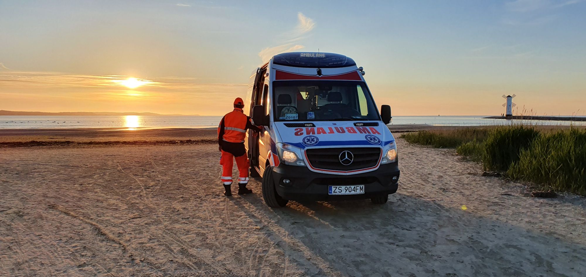 You are currently viewing Latem w regionie nawet o 200 interwencji dziennie więcej. Większość to wezwania ambulansu z nadmorskich miejscowości, takich jak Kołobrzeg