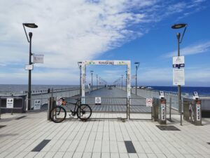 Read more about the article Dużo mniej ludzi na molo po wprowadzeniu biletów. Spacerowiczów nie zawsze odstrasza cena