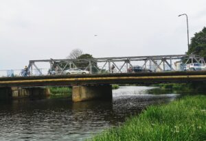 Read more about the article Wodociągi będą usuwać awarię sieci pod mostem. Od jutra zmiana organizacji ruchu na ul. Solnej