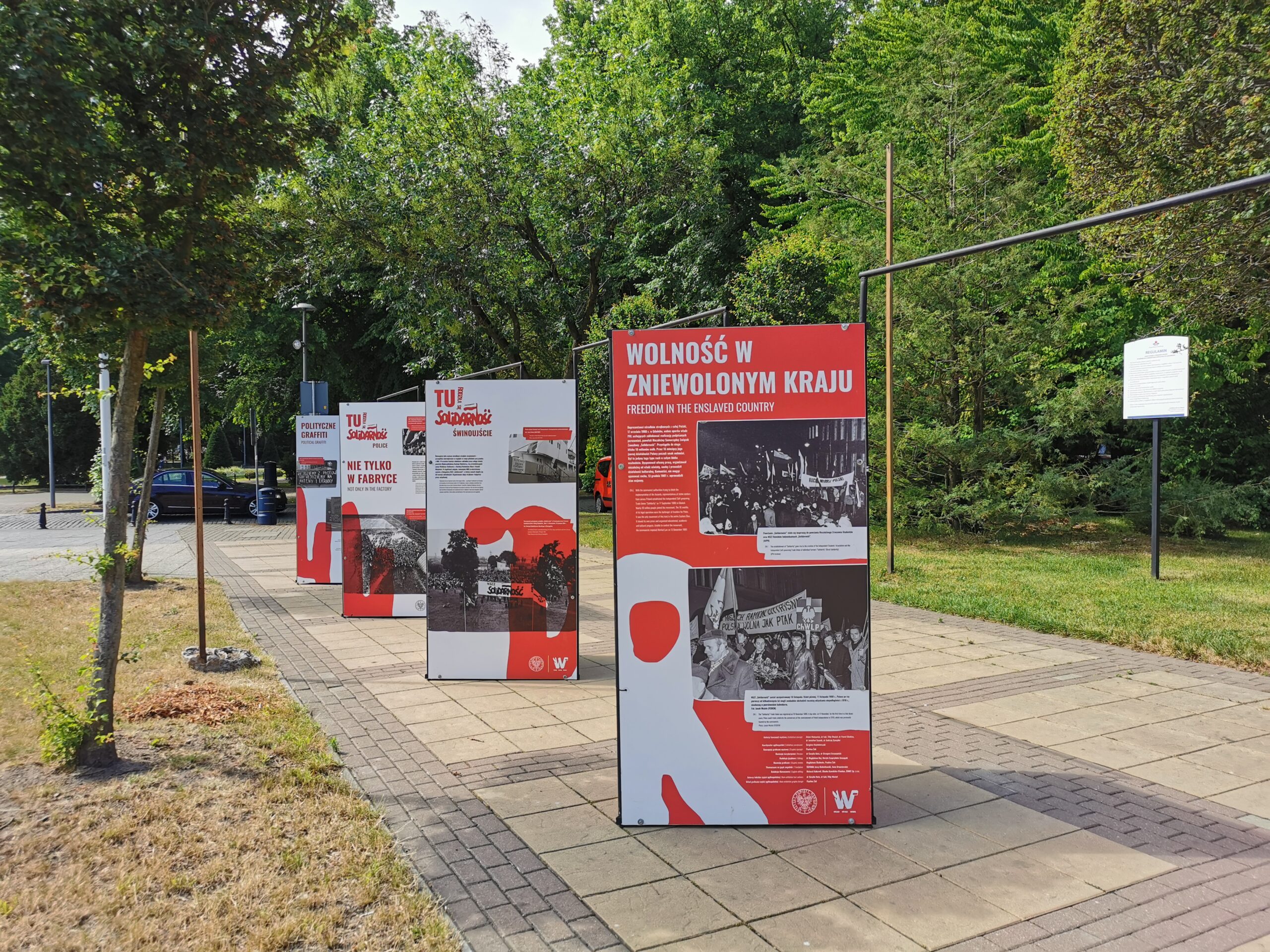 You are currently viewing Wystawa plenerowa „Tu rodziła się Solidarność” na Skwerze Pionierów