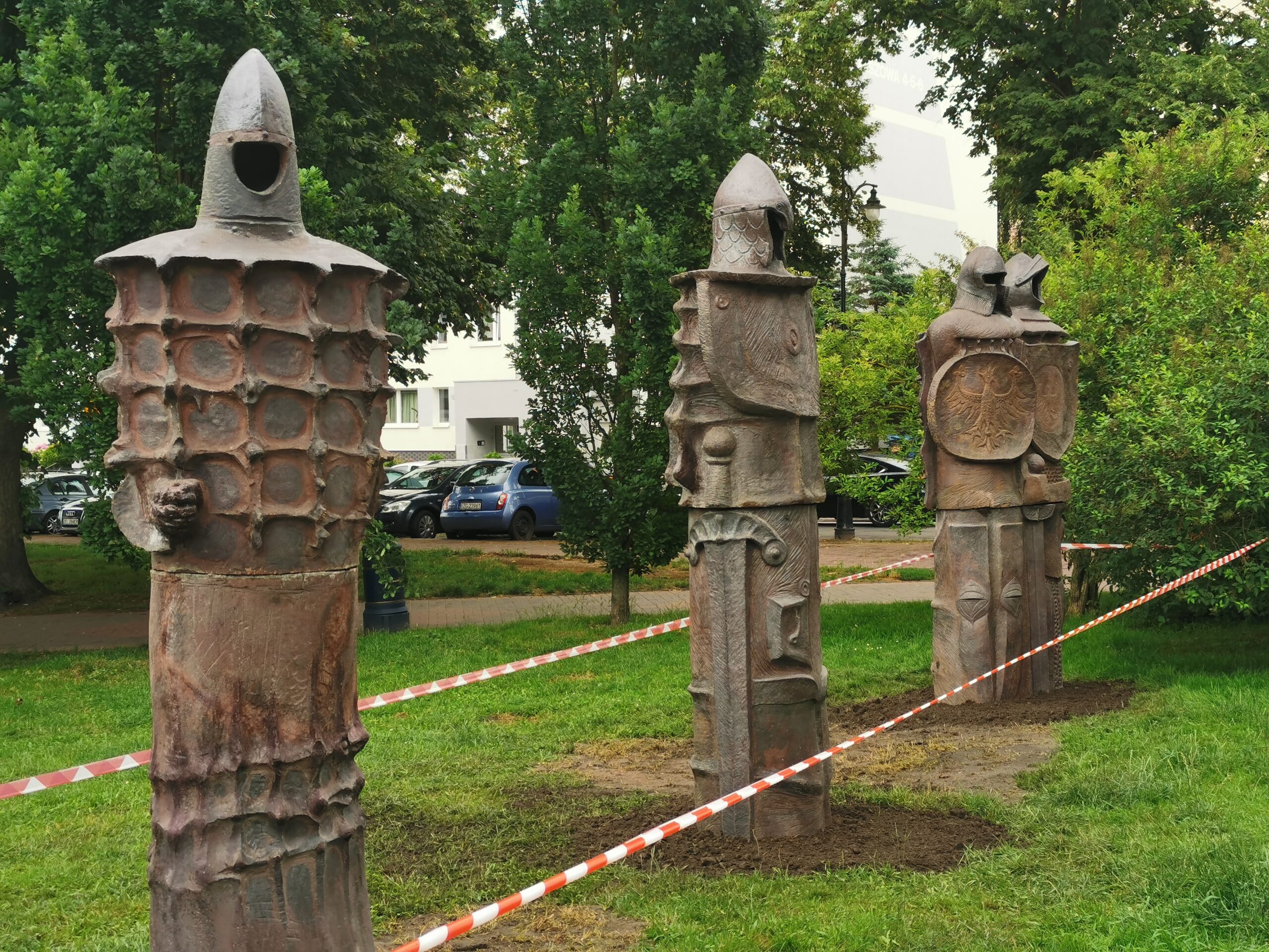 You are currently viewing Przy Baszcie Lontowej stoją już rzeźby wojów