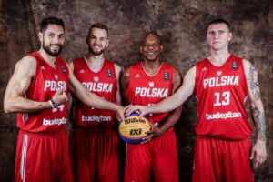 Read more about the article Nastawcie dziś zegarki na 4.35! W Tokio olimpijski mecz w koszykówkę 3×3 z udziałem Szymona Rducha, wychowanka Kotwicy