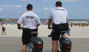 Read more about the article Policjanci na rowerach patrolują dzielnicę uzdrowiskową
