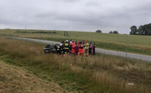 Read more about the article Samochód dachował na S6. Autem podróżowały trzy osoby dorosłe i dziecko