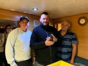 Read more about the article Niesamowita historia! Na morzu okazało się, że w sieci zaplątały się małe kociaki. Ich szanse na przeżycie były znikome