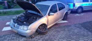 Read more about the article Wypadek na rondzie Jantarowym. Po kierowcy ani śladu