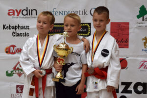 Read more about the article Ambitni karatecy z klubu Morote przywieźli z Berlina cztery medale. Gratulacje!