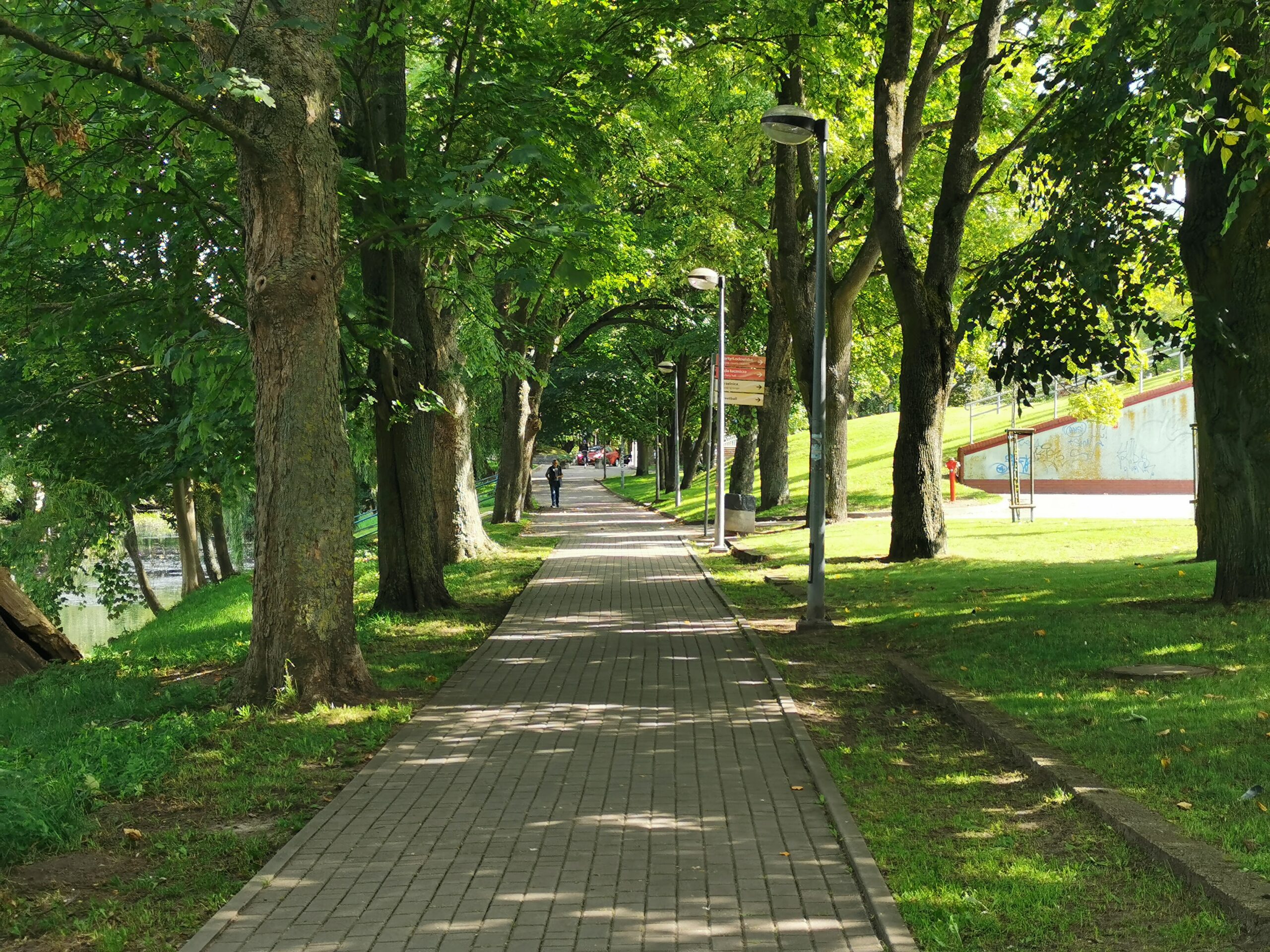 You are currently viewing Na Bulwarze Kotwicy Kołobrzeg ustawiono ławki. Dopominali się o nie mieszkańcy