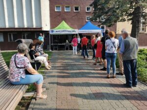 Read more about the article Kolejka do punktu Narodowego Spisu Powszechnego. Udział w spisie jest obowiązkowy