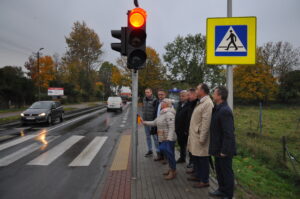 Read more about the article Sygnalizacja świetlna w Zieleniewie już działa. Będzie bezpieczniej dla pieszych