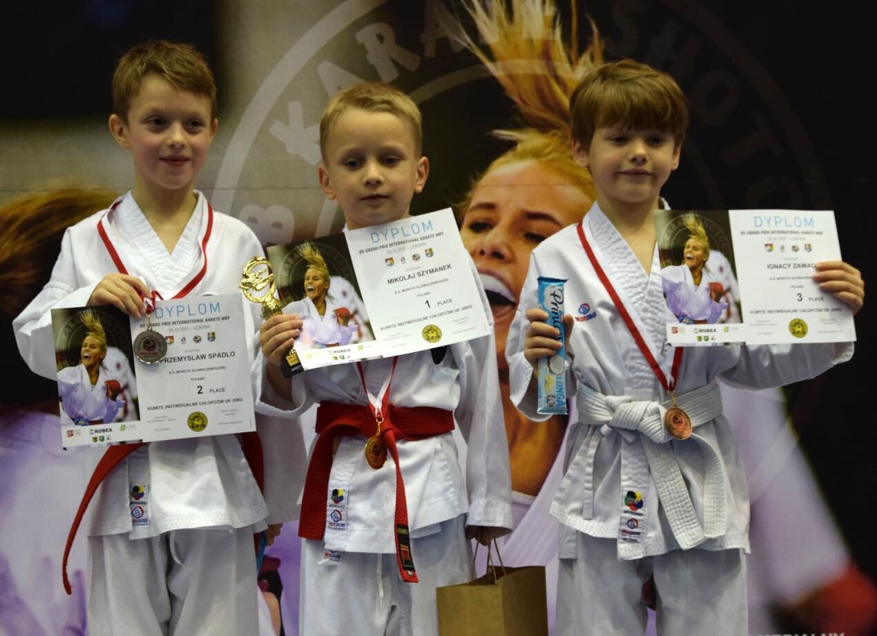 You are currently viewing 12 medali przywieźli z międzynarodowego turnieju najmłodsi karatecy z klubu Morote