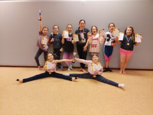 Read more about the article Worek medali dla Swan Dance na koniec roku