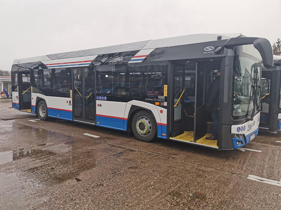 You are currently viewing Dwie nowe niskoemisyjne hybrydy miejskiego przewoźnika