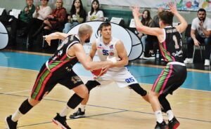 Read more about the article Kotwica się nie zatrzymuje! Pewne zwycięstwo w starciu ze Zniczem Basket