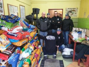 Read more about the article Akcja kibiców sportowych: zebrano dwie tony karmy dla bezdomnych zwierzaków