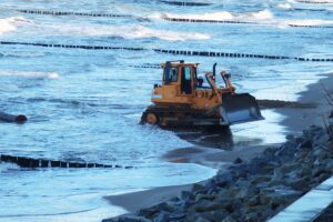 Read more about the article Trwa sztuczne zasilanie plaży w piasek w Ustroniu Morskim. Kiedy refulacja w Kołobrzegu?