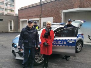 Read more about the article Nowy radiowóz dla policji. Zakup w połowie sfinansował Urząd Miasta w Kołobrzegu