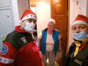 Read more about the article 400 świątecznych paczek trafiło do starszych, samotnych oraz mieszkańców w trudnej sytuacji