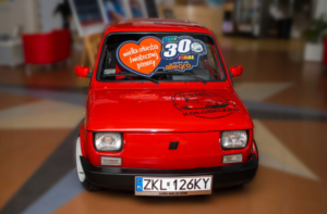 Read more about the article Za ile poszedł maluch wystawiony przez Gang Maluchów na aukcję dla WOŚP? „Tego się nie spodziewaliśmy!”