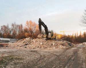 Read more about the article Po starej piekarni został już tylko gruz. Wkrótce rusza tu nowa inwestycja