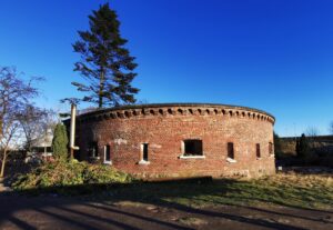 Read more about the article Smażalnia i parking na terenie, na którym powinni „biwakować” harcerze