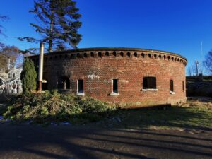Read more about the article Wieczornica w Reducie Solnej w 77. rocznicę zakończenia walk o Kołobrzeg. Wstęp wolny