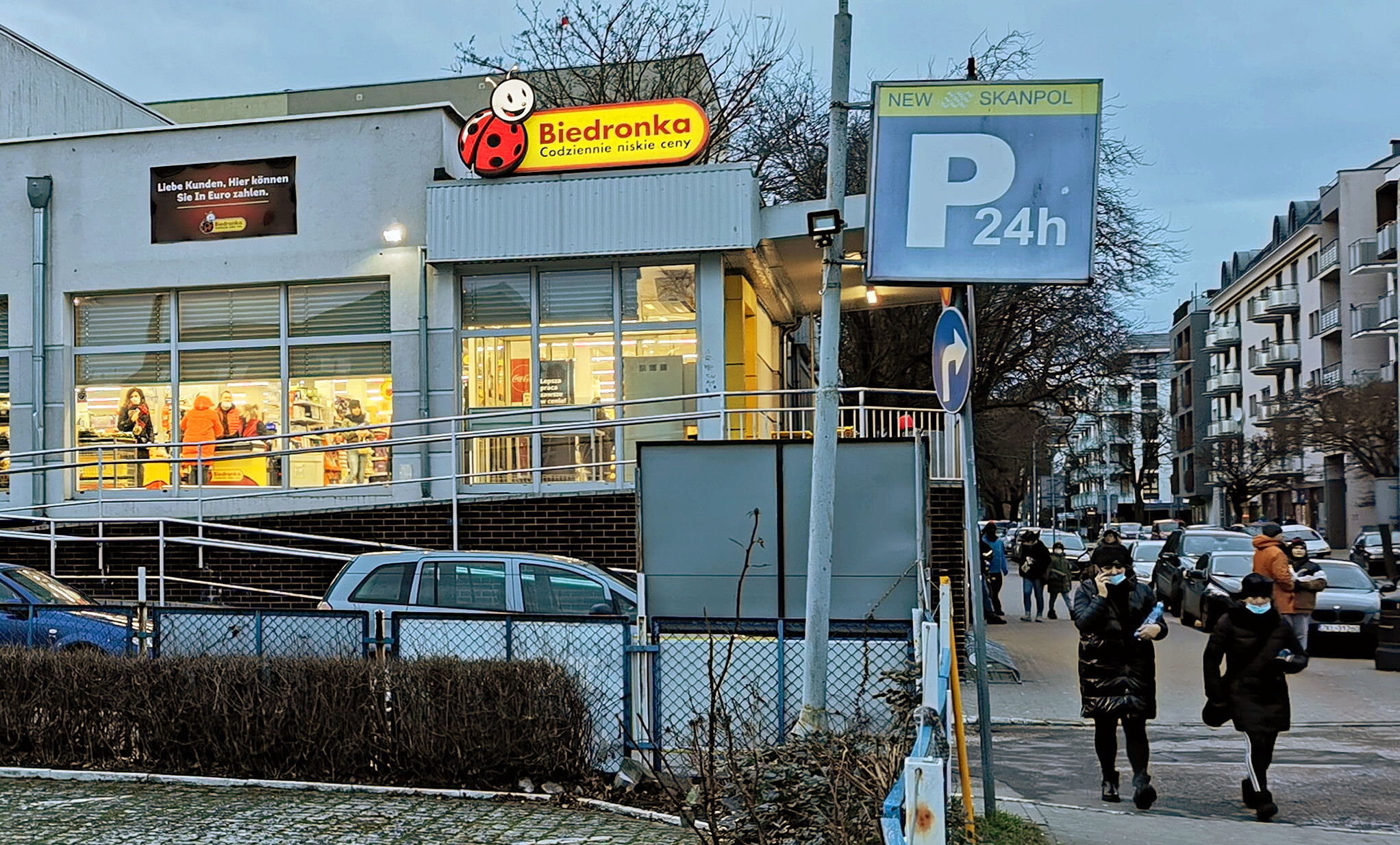 You are currently viewing Koniec zabawy w kotka i myszkę z zakazem handlu w niedzielę. Czy jutro markety spożywcze będą otwarte?