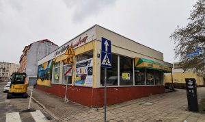 Read more about the article Sklepy „pod dachami” na razie nie zostaną wyburzone