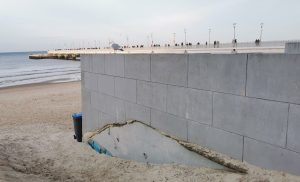 Read more about the article Sztorm odsłania niedoróbki, usterki i budowlane śmieci