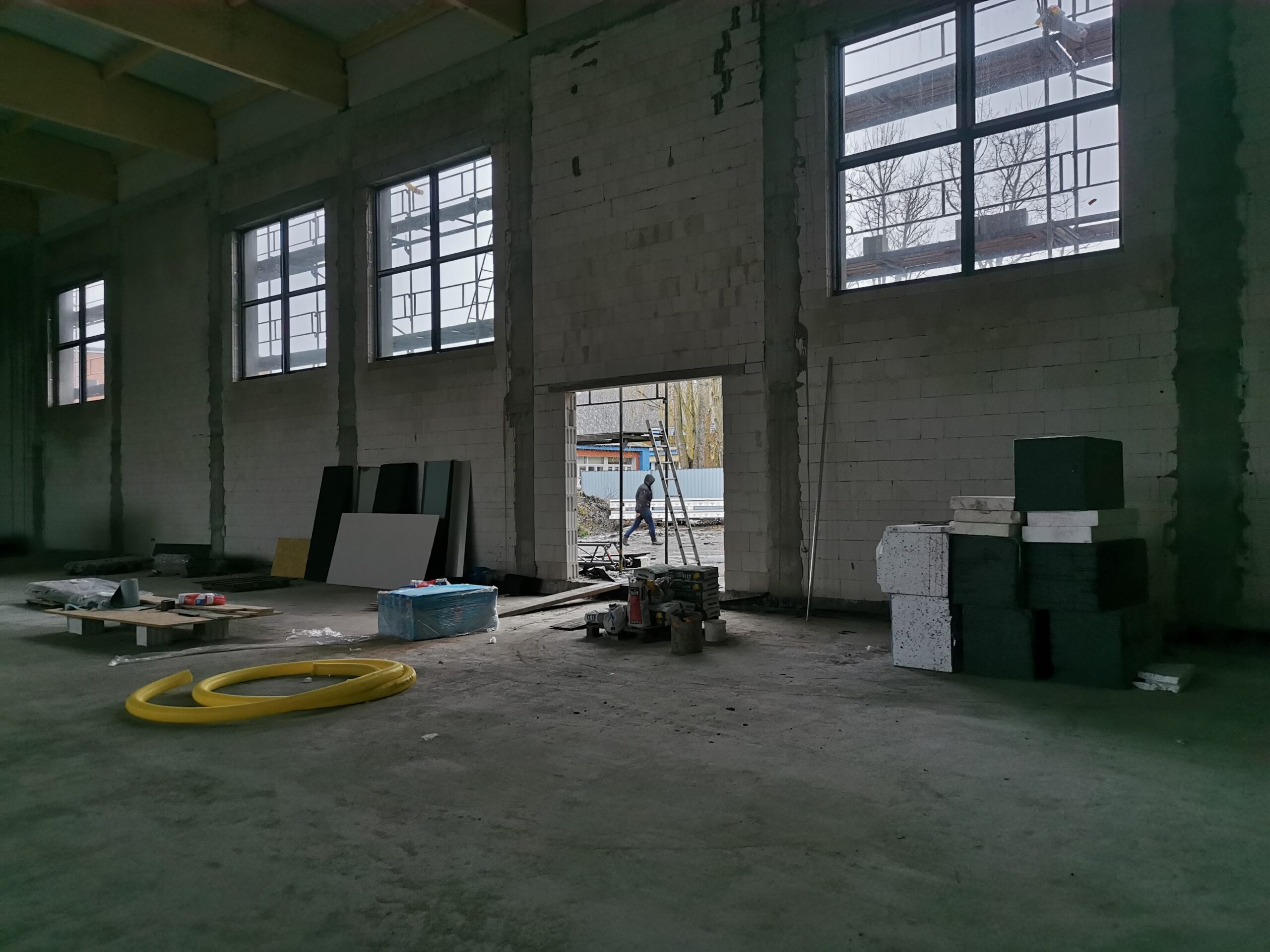 You are currently viewing Inwestycje w obiektywie: sala gimnastyczna przy Szkole Podstawowej nr 5 (ZDJĘCIA)