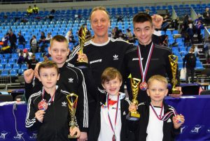 Read more about the article Złoty, srebrny i dwa brązowe medale na prestiżowym międzynarodowym turnieju karate w Bratysławie