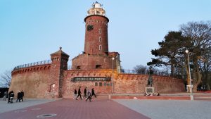 Read more about the article Symbol sierpa i młota ma zniknąć z elewacji latarni morskiej