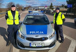 Read more about the article Policjanci z kołobrzeskiej drogówki pomagają na ukraińskiej granicy
