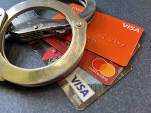 Read more about the article Cudzą kartą płacił jak swoją. Teraz grozi mu wysoki wyrok