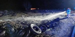 Read more about the article W nocy ktoś podpalił stertę opon. To duże ryzyko zanieczyszczenia środowiska