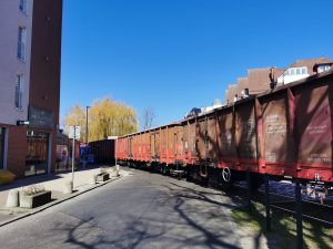 Read more about the article Kolejny pociąg towarowy z ziarnem kukurydzy z Ukrainy przyjechał dziś do kołobrzeskiego portu