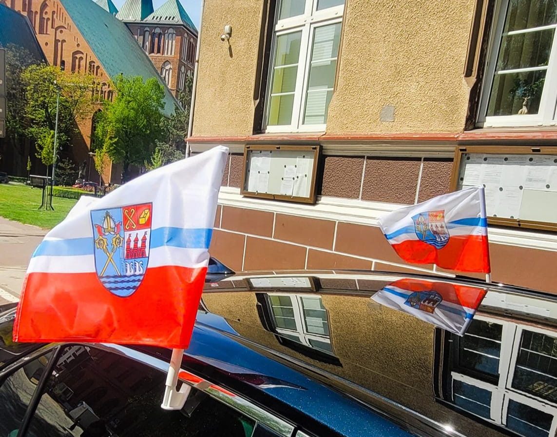 You are currently viewing 2000 flag z herbem Kołobrzegu na 767 urodziny miasta! Sprawdź, gdzie i kiedy można będzie otrzymać je za darmo