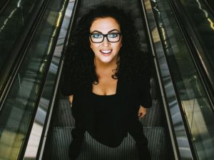 Read more about the article Centrala zaprasza: Katarzyna Piasecka w najnowszym programie stand-up comedy „MOJE TABU”