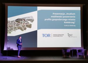 Read more about the article Czy „zwykli” kołobrzeżanie korzystają na turystycznym potencjale miasta? Turystyka to nie tylko szanse, ale też zagrożenia?