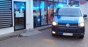Read more about the article Ze sklepu wynieśli alkohol, papierosy i sejf z gotówką w środku. Policja zatrzymała trzech mężczyzn