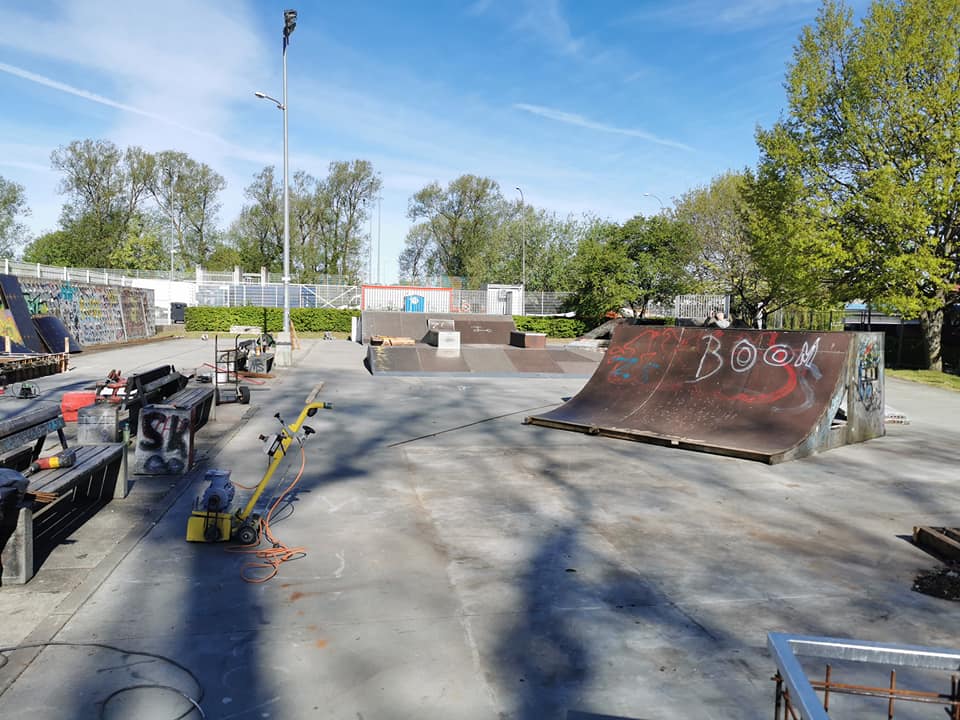 You are currently viewing Rozpoczęła się przebudowa skateparku przy stadionie piłkarskim. Koszt to blisko milion złotych