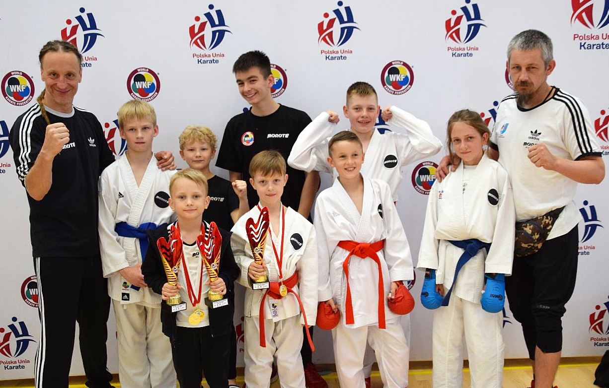 You are currently viewing 9 medali ośmiu zawodników Klubu Sportowego Morote na Grand Prix Mazovia Karate WKF 2022!