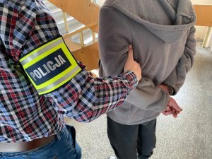 You are currently viewing Szybka akcja złodzieja i równie szybko policji. Mężczyzna nie zdążył się nawet zorientować, że został okradziony