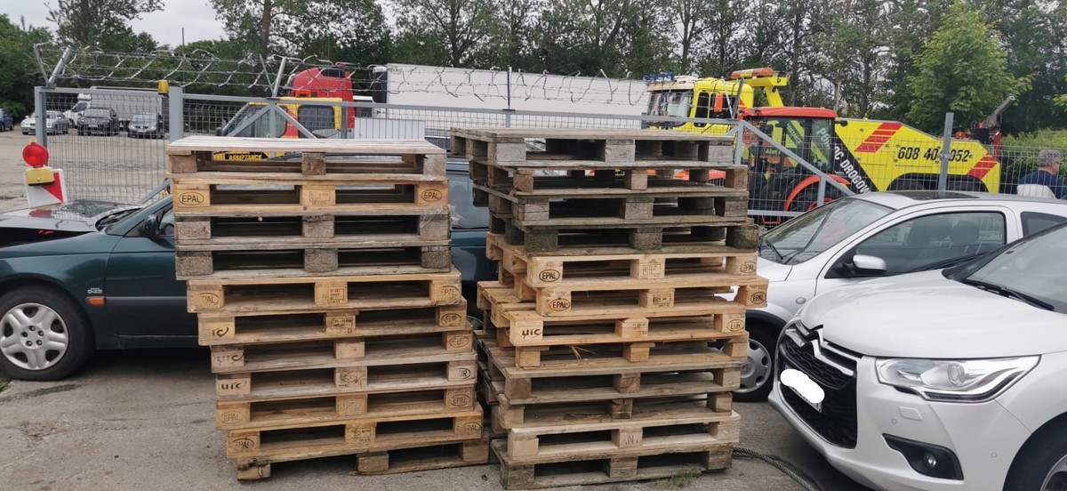 You are currently viewing 34-latek ukradł europalety. Policja szybko go namierzyła