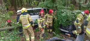 Read more about the article Wypadek na 162. Dwa samochody po zderzeniu wypadły z drogi