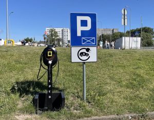 Read more about the article W porcie jachtowym działa stacja ładowania pojazdów elektrycznych
