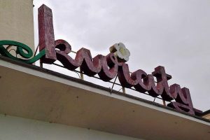 Read more about the article Powstanie plenerowa galeria kołobrzeskich neonów? Szukamy odpowiedniego miejsca