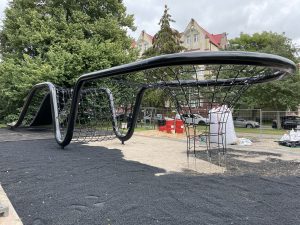 Read more about the article Otwarcie placu zabaw przy Dubois. W programie wiele atrakcji, ciekawe animacje i lody dla wszystkich