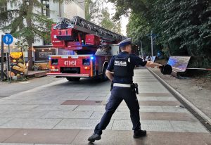 Read more about the article Pożar pawilonu w dzielnicy uzdrowiskowej, w środku butle z gazem (ZDJĘCIA, WIDEO)