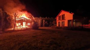 Read more about the article Nocny pożar w Ustroniu Morskim